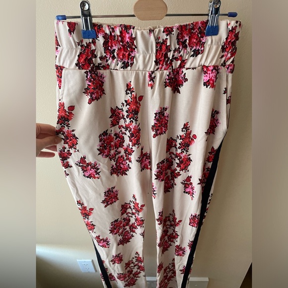 NEW Baum Und Pferdgarten Jaffa Floral Print Pants size M - Picture 3 of 14